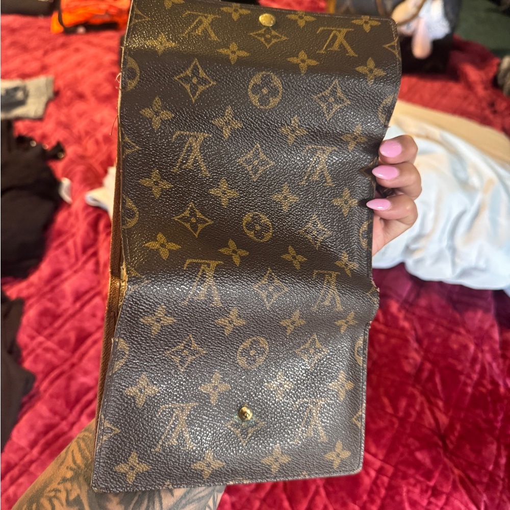 Louis Vuitton Brown and Gold Monogram Clutch - Picture 4 of 11